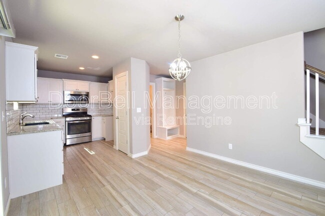 Building Photo - 512 S Haynie St