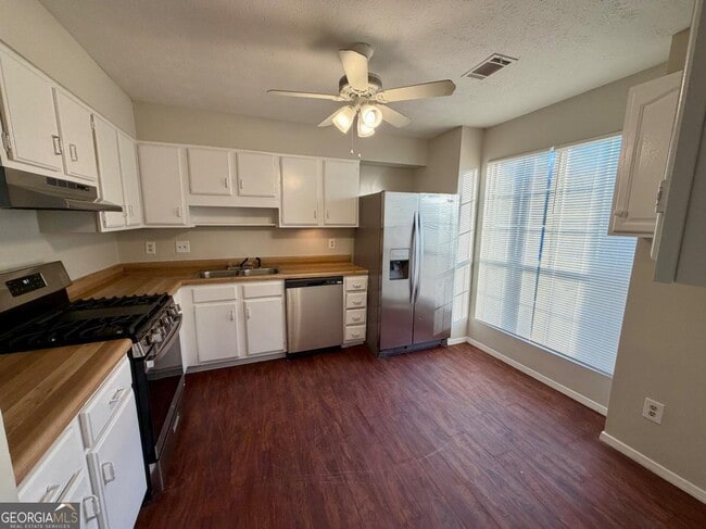 Building Photo - 2939 Aspen Woods Entry