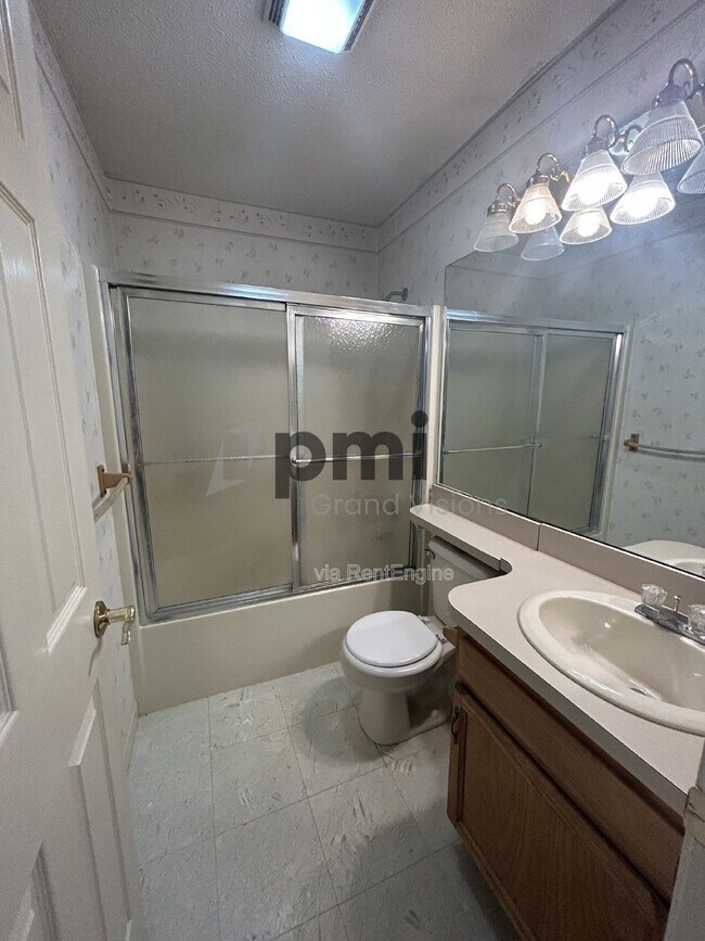 Building Photo - 1306 Arthur Ave