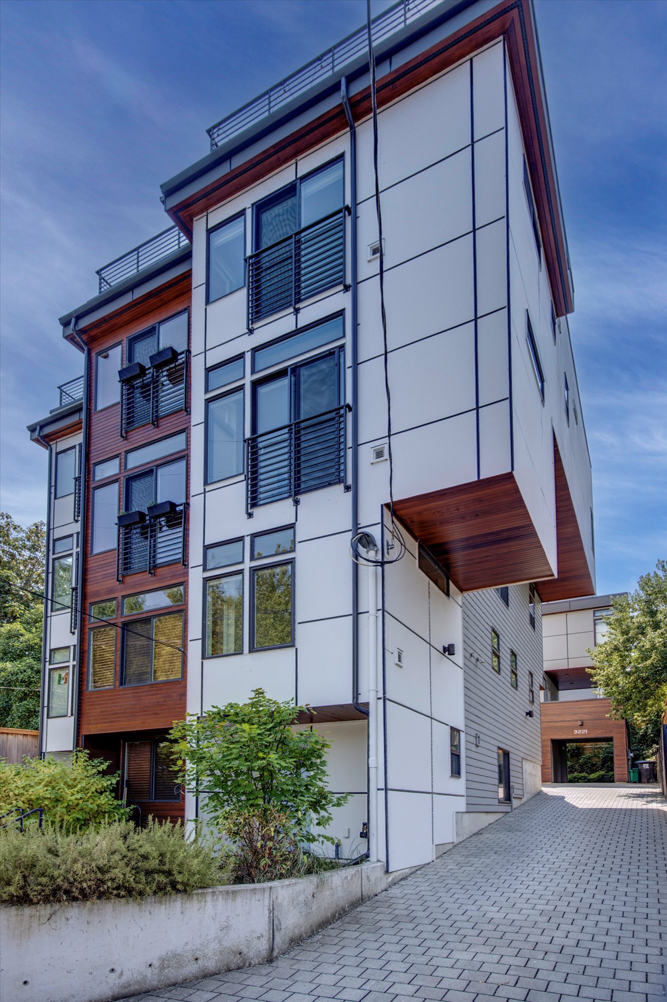 Building Photo - 3219 Fuhrman Ave E