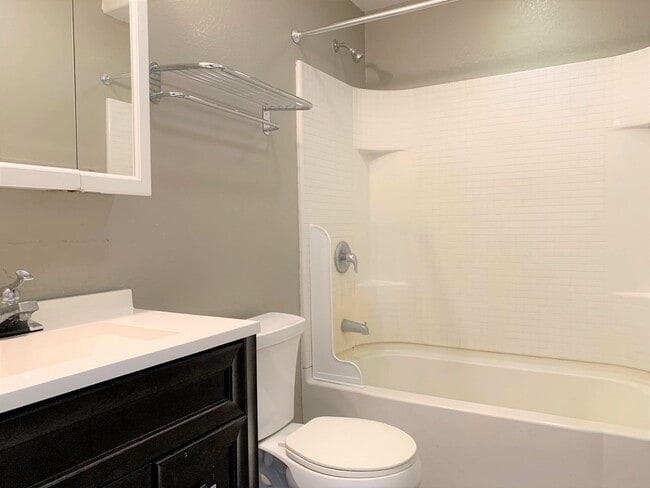 Building Photo - 1028 S 30th St