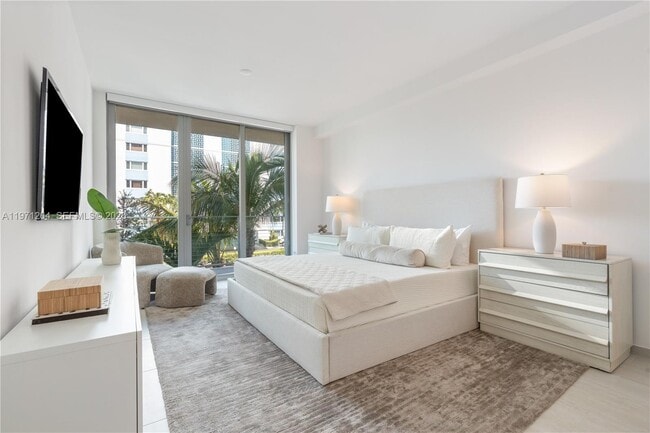 Building Photo - 10281 W Bay Harbor Dr