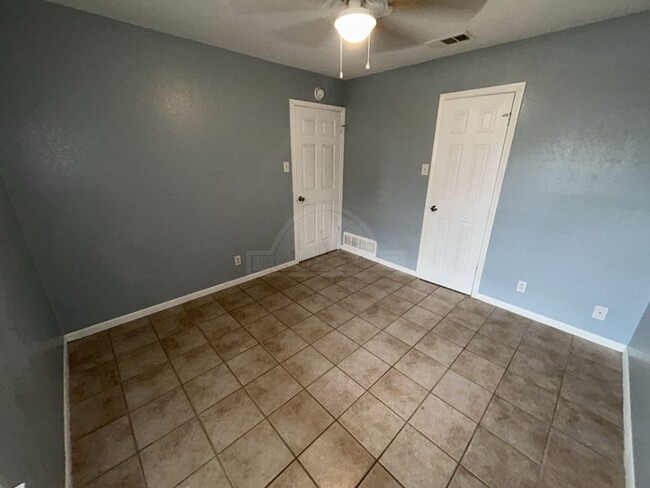 Building Photo - 1815 Gautier Ave