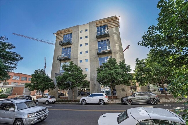 Building Photo - Beautiful One Bedroom Loft in Golden Triangle.