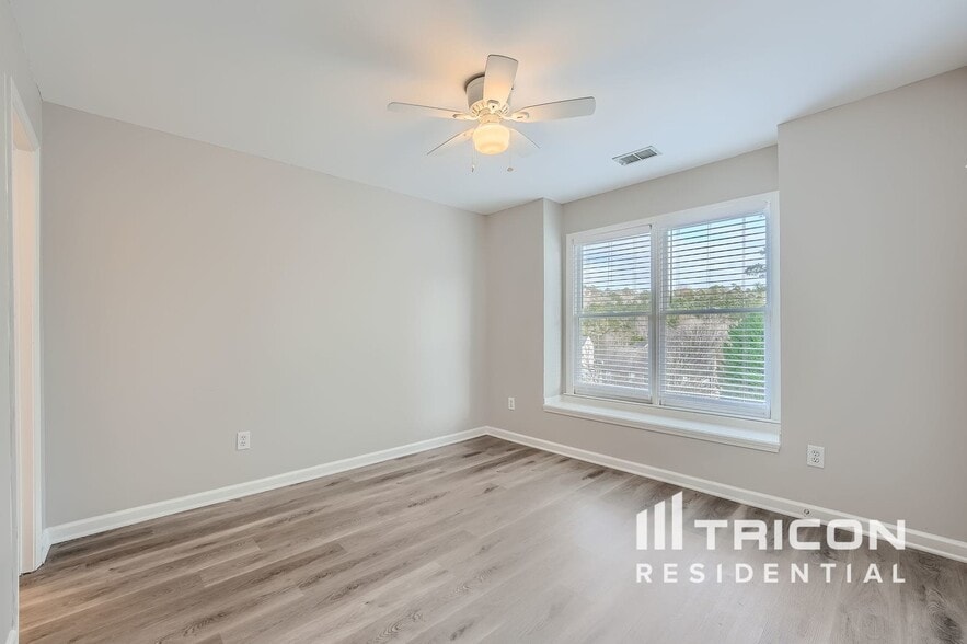 Building Photo - 1410 Bentwater Dr