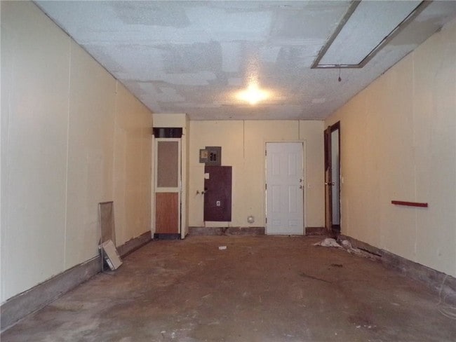Building Photo - 3061 Overland Dr