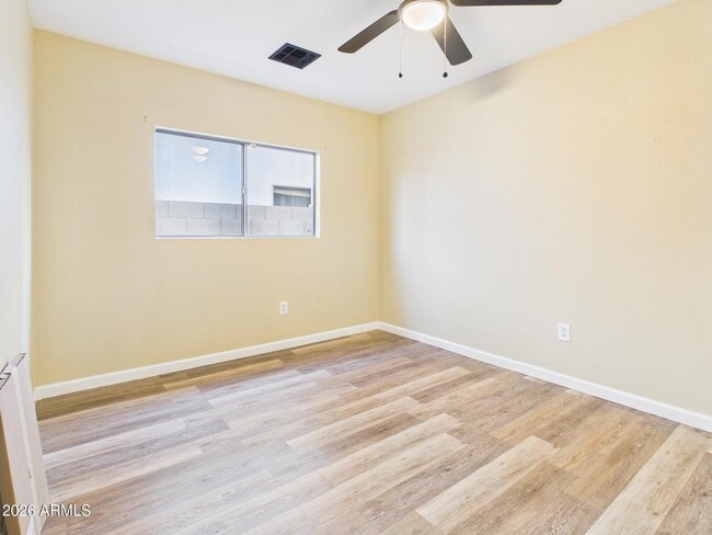 Building Photo - 11534 W Bloomfield Rd