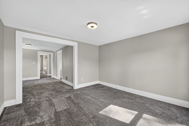 Building Photo - 814 Louis Ave