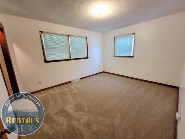 Building Photo - 3bd/2ba Ranch House Next to Watauga Medical Center