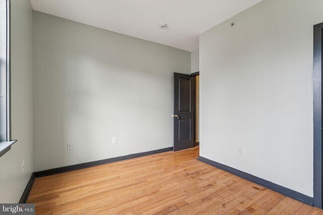 Building Photo - 1930 N Gratz St