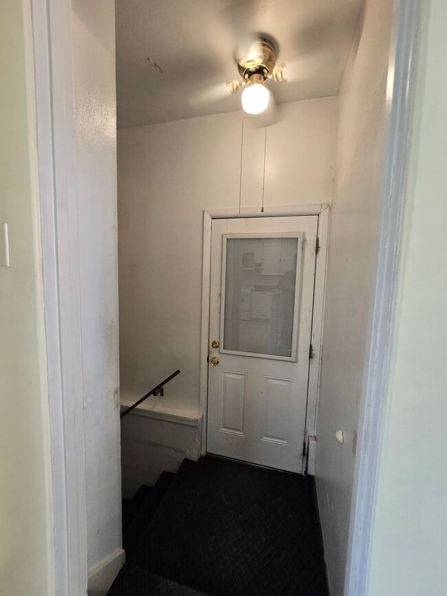 Building Photo - Spacious 4 Bedroom Home with Solar Panels, Fully Fenced Yard on Rimrock Rd