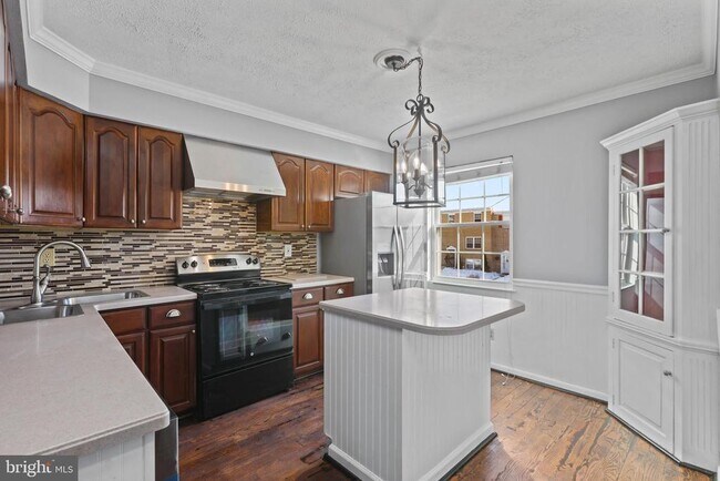 Building Photo - 2828 Beckon Dr