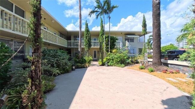 Building Photo - 1720 Funston St