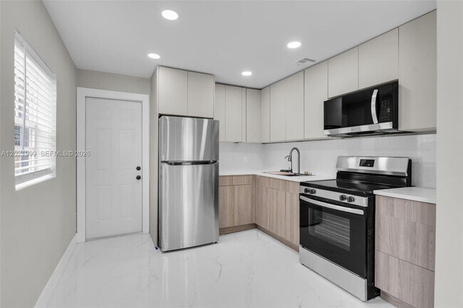 Building Photo - 1660 W 26th St