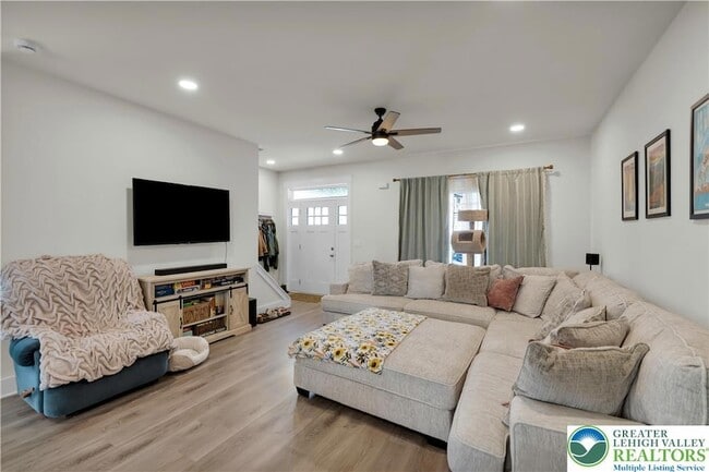 Building Photo - 221 Craig Ave