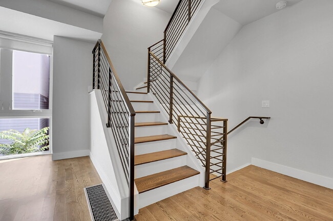 Building Photo - $3,300.00 - 2 Bedroom, 2.5 Bathroom, Rooft...