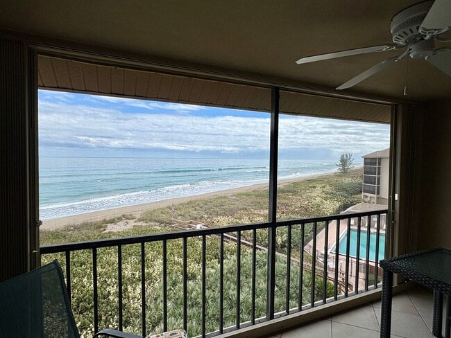 Building Photo - Direct Oceanfront 2/2 Condo in Stuart!