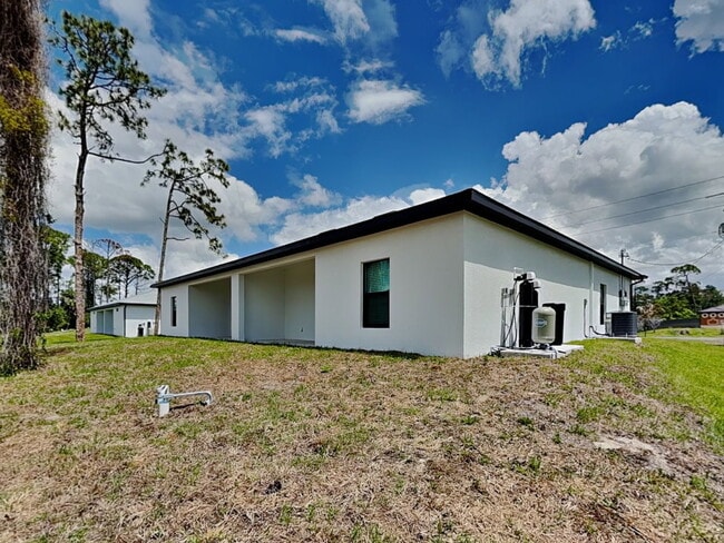 Building Photo - 2911 Ansel Ave S