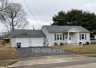 Building Photo - 448 Moull St