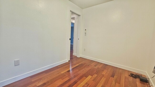 Building Photo - Spacious 4 Bed 3 Bath Home in Sought After...