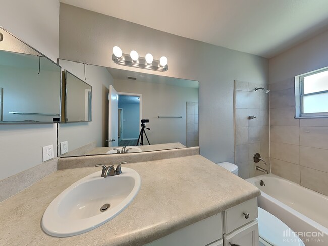 Building Photo - 1507 Crossridge Dr