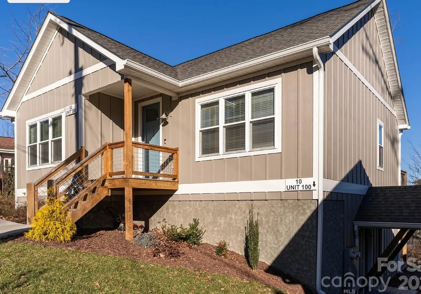 Building Photo - 10-100 Laurel Loop