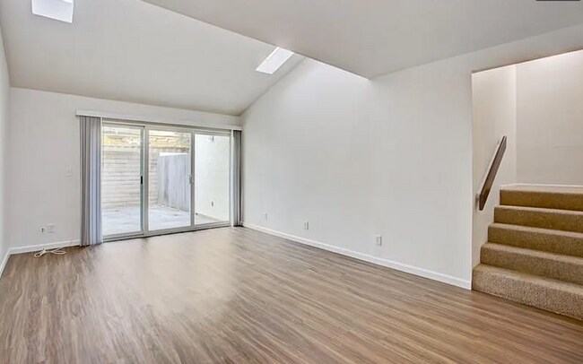 Building Photo - 415 W Gutierrez St