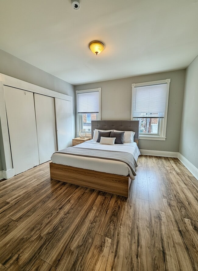 Building Photo - 426 N Salford St