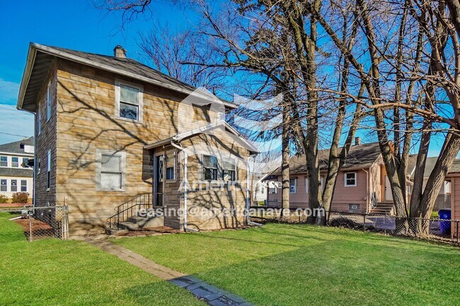 Building Photo - 1959 Barrows St