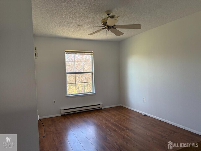 Building Photo - 492 Delair Rd