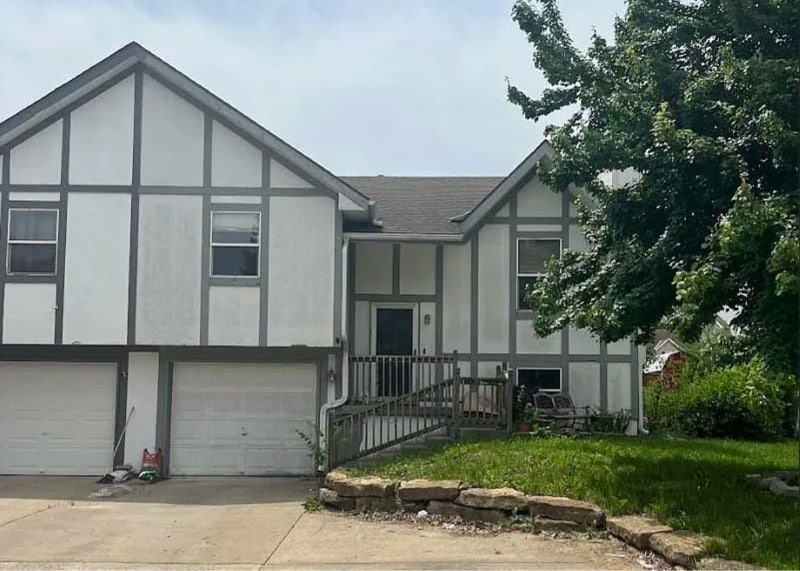 Building Photo - 1827 Gates Dr W