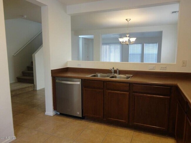 Building Photo - WATERFORD SQUARE COMMUNITY 3 BED 2.5 BATH