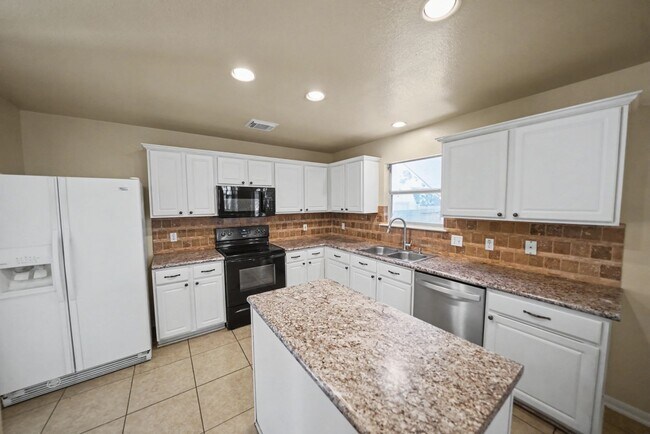 Building Photo - Beautiful 5-Bedroom Home in Schertz - Realtor Commission: $750