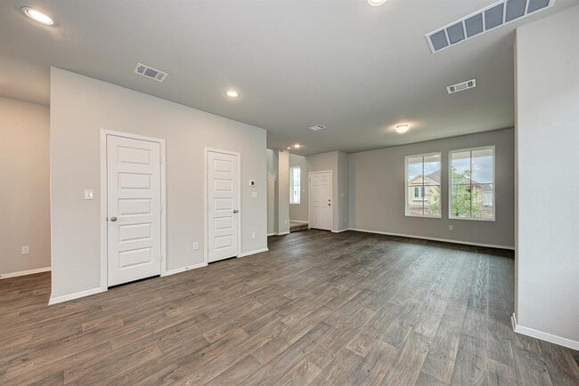 Building Photo - 158 Daylily Dr