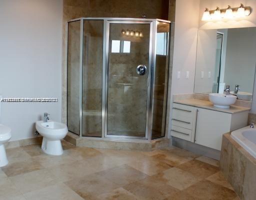 Building Photo - 700 NE 25th St