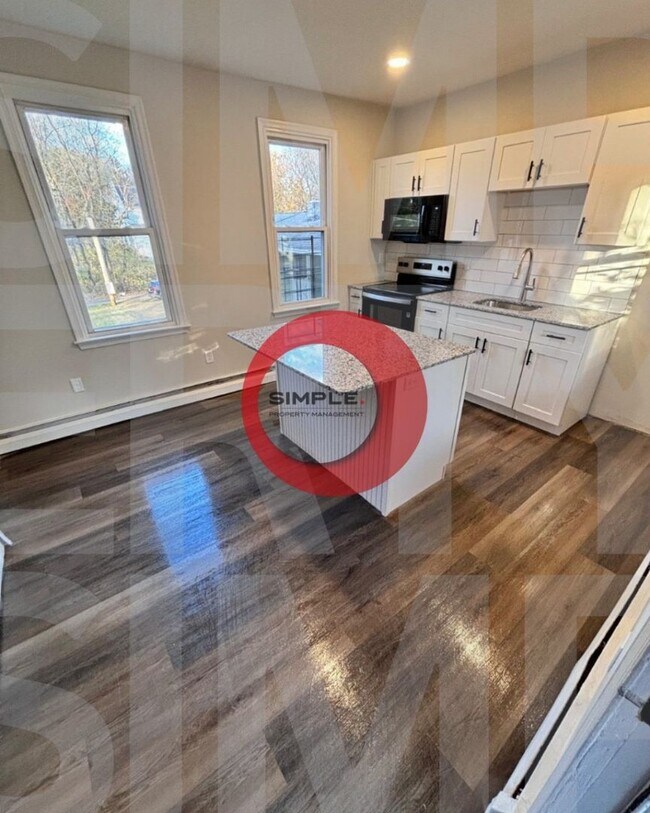 Building Photo - 3 Bedroom House