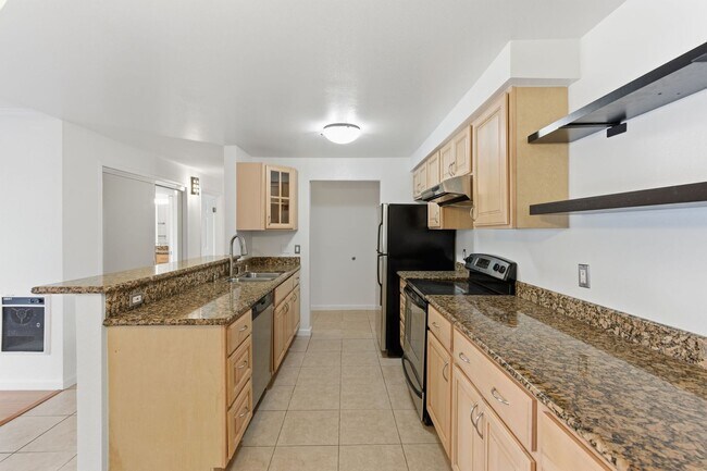 Building Photo - 1 Bed • 1 Bath Apartment with Balcony & Parking – Prime Oakland Location