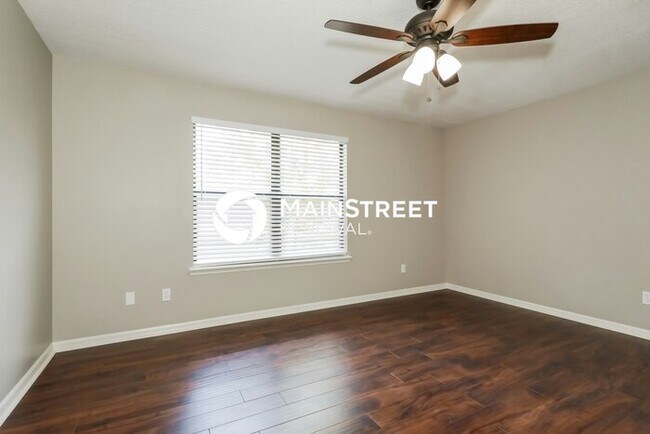 Building Photo - 3 Bedroom Pet-Friendly Home in Jacksonville, FL with Main Street Renewal