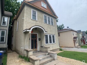 Building Photo - 702 Conway St