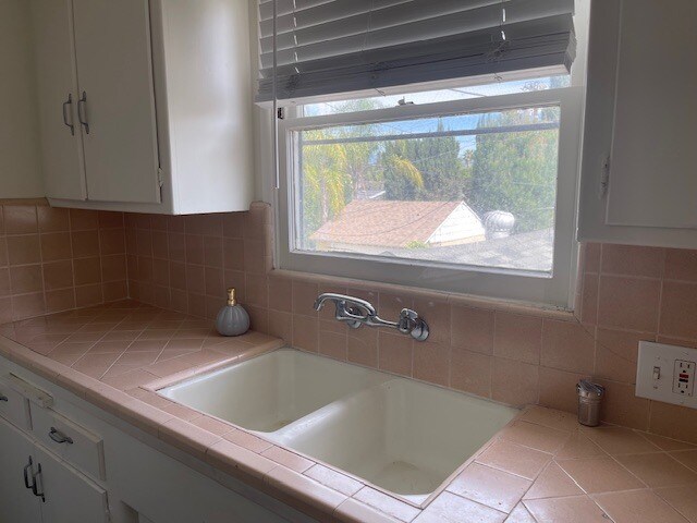 Building Photo - 14225 Riverside Dr