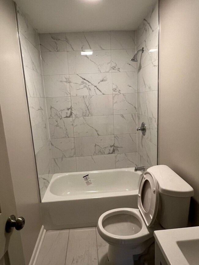 Building Photo - Newly Renovated 3 Bedroom Section 8 are We...