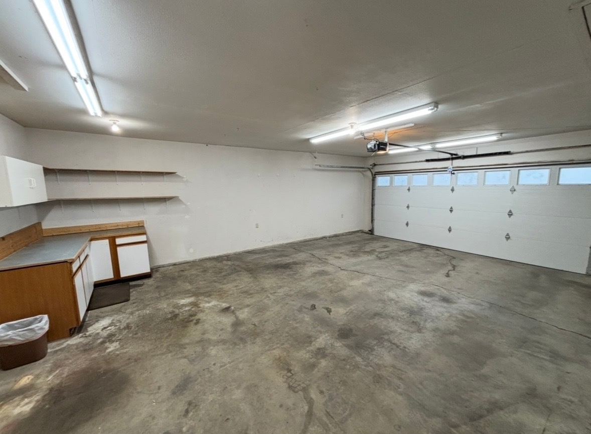 Building Photo - 3227 Lynn Ave