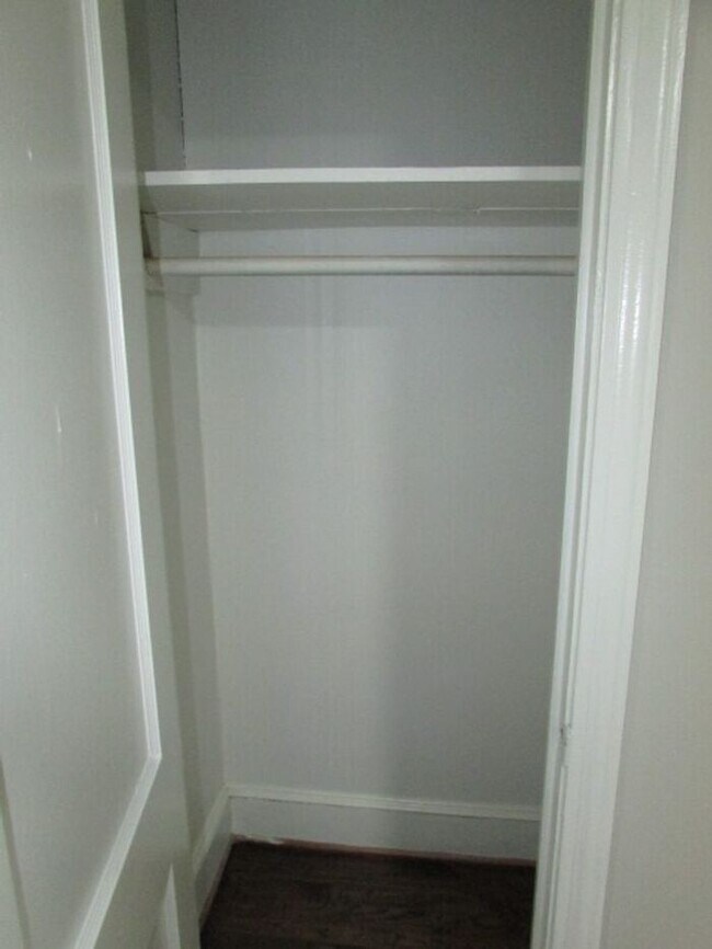 Building Photo - Freshly Updated 3 Bedroom Home