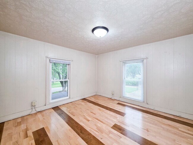 Building Photo - 1208 Koenigstein Ave