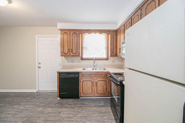 Building Photo - 814 Golf View Pl