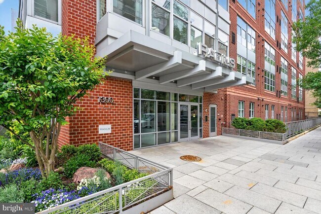 Building Photo - 1300 N St NW