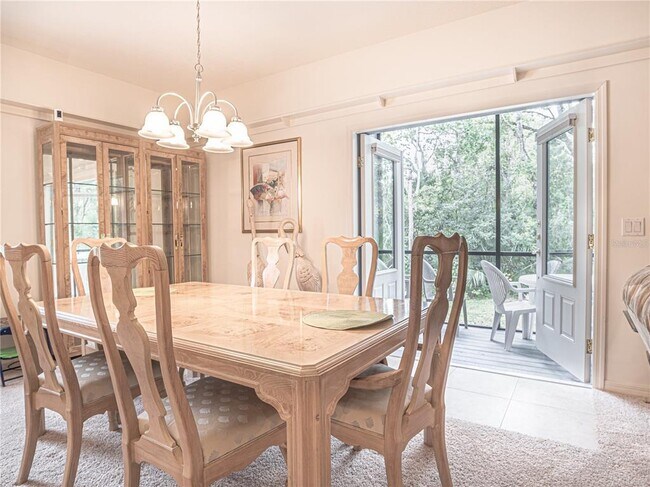 Building Photo - 920 E Lake Dr