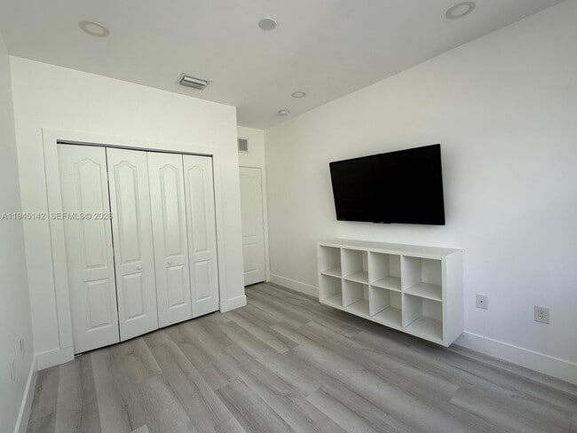 Building Photo - 11271 NW 84th St