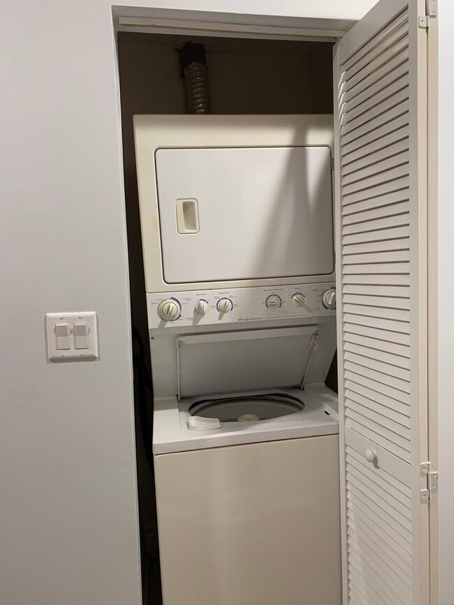 Building Photo - 7010 S Merrill Ave