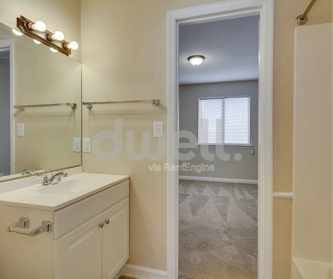 Building Photo - 3508 Woodlake Rd